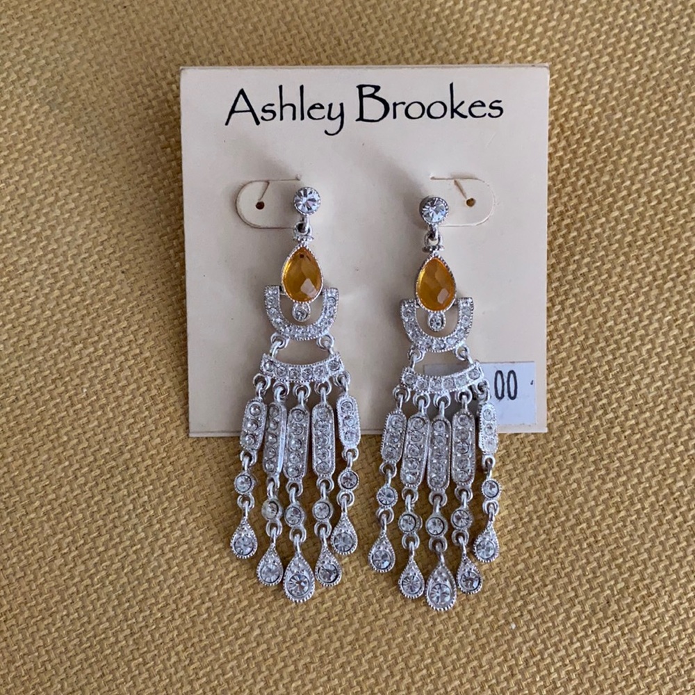 New! Beautiful Ashley Brookes earrings